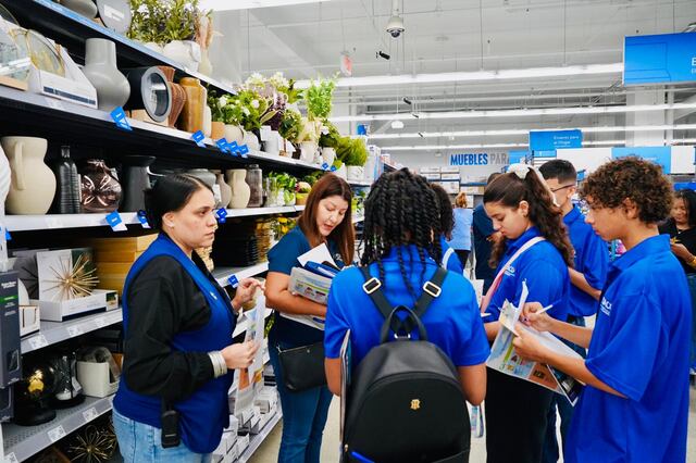De estudiantes a inspectores: el programa juvenil con el que DACO educa consumidores