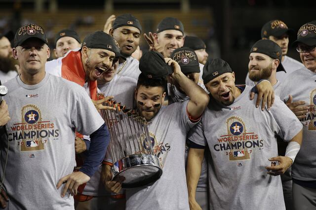 Miles celebran por las calles primer título de los Astros