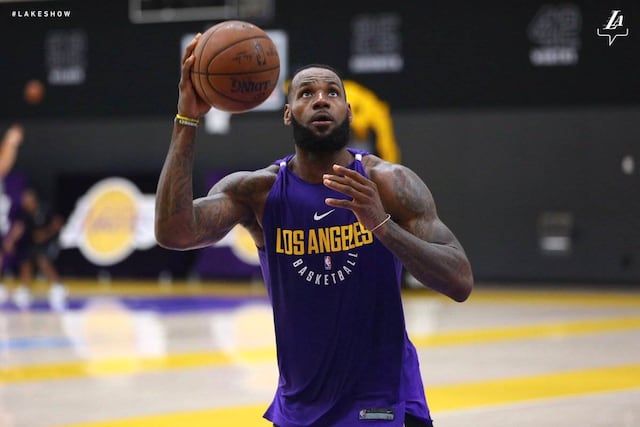 Así luce LeBron James con los colores de los Lakers