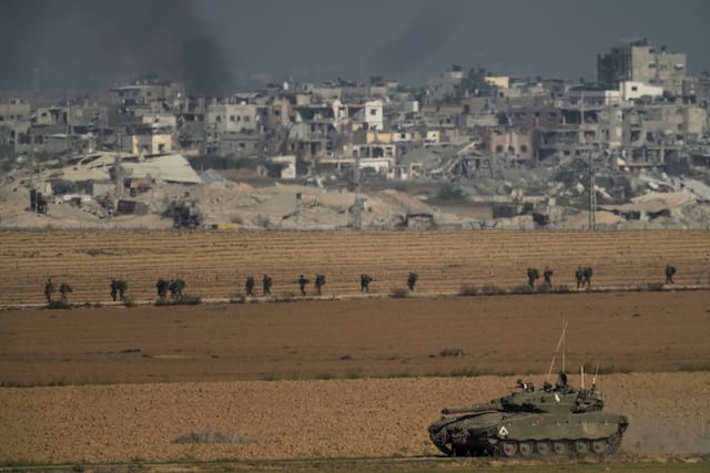 Israel combate a milicianos en ciudades de Gaza, los civiles se ven atrapados junto al frente