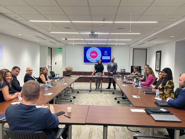 Capacitan a liderato de empresas sobre problemas de la mujer trabajadora en Puerto Rico