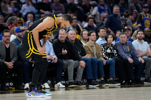 Stephen Curry sigue recuperándose de lesión en el tobillo