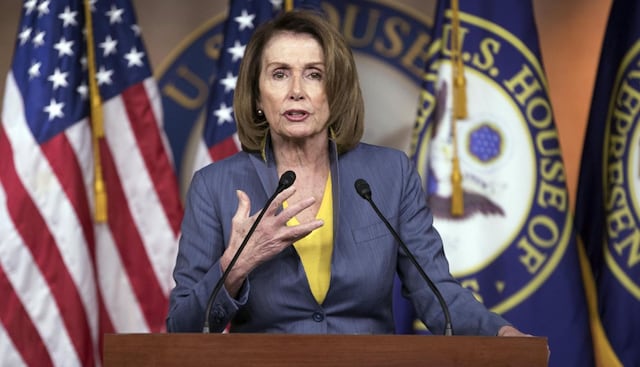 Nancy Pelosi condena el “aterrador” acto de violencia en cena de corresponsales con Trump