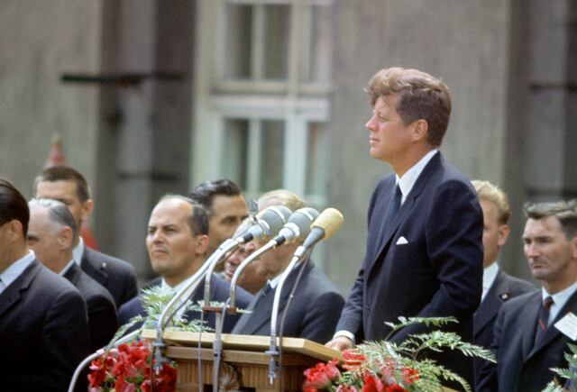 Desclasifican 10,744 documentos más sobre asesinato de Kennedy