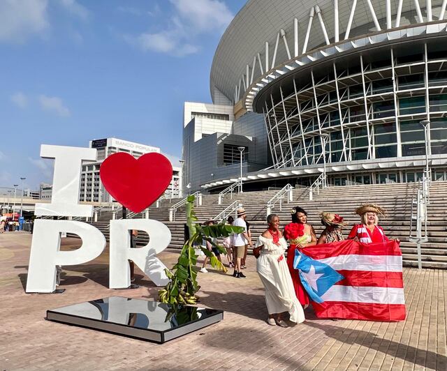 Debí tirar más FOTOS: Desde lechón hasta “outfits” muy boricuas en el primer día de la residencia de Bad Bunny