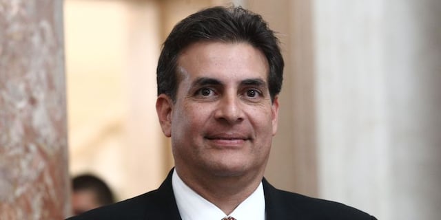 Bhatia: "Las finanzas de la AEE están hundiendo a Puerto Rico"