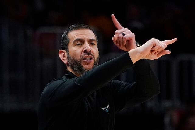 Fuente AP: Hornets despide al coach Borrego tras 4 campañas