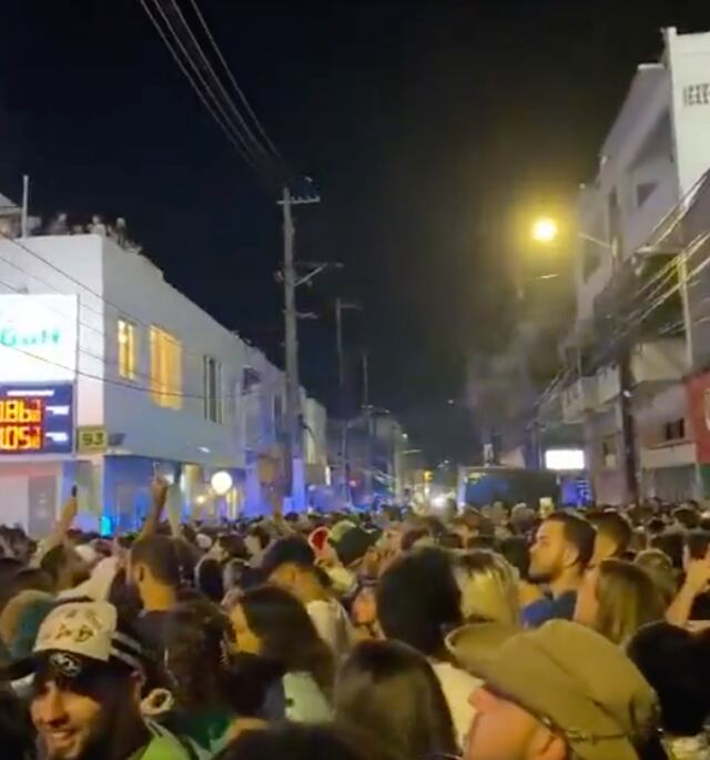 Se llena Calle Loíza en espera de Bad Bunny y Arcángel