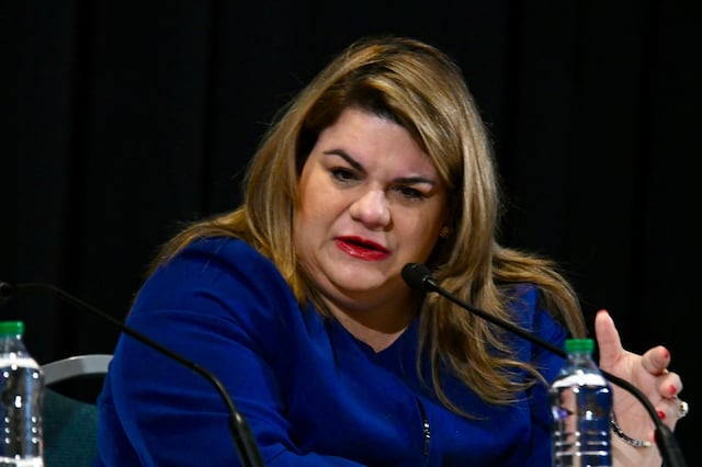 Gobernadora insiste no está en sus planes aumentar la tarifa para pagar pensiones de la AEE
