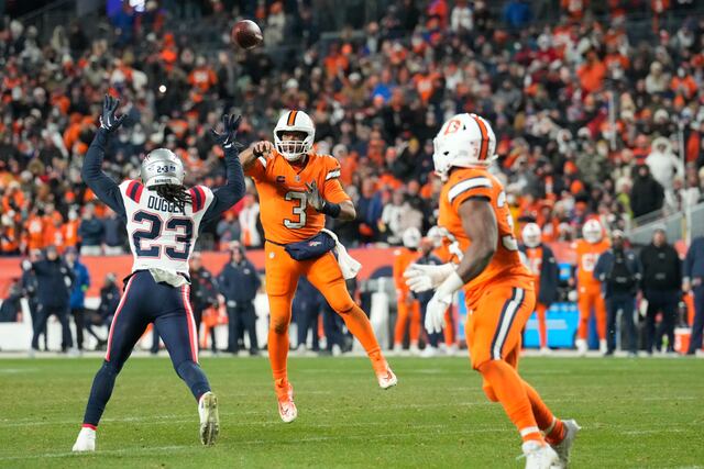 Broncos mandan a la banca a Russell Wilson