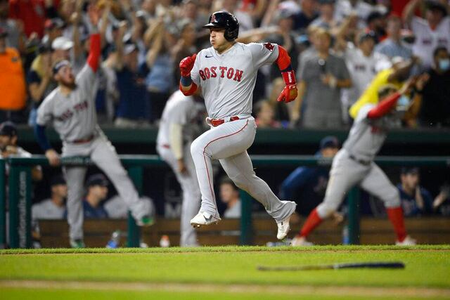 Medias Rojas remontan en la 9na y se acercan a playoffs