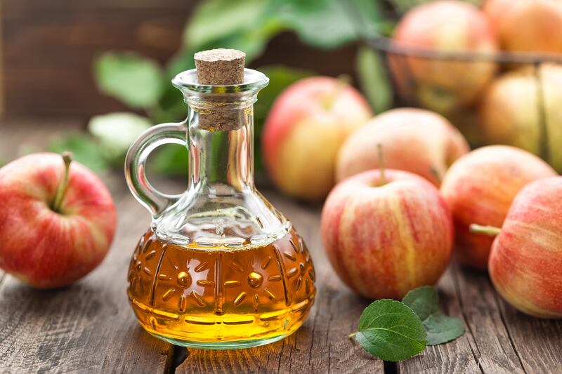 Vinagre de manzana para desinflamar el estómago. / Foto. Dreamstime