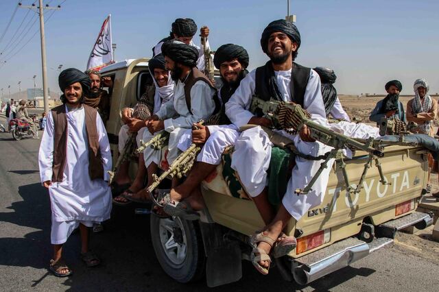 Talibanes y Pakistán libran intensos combates fronterizos