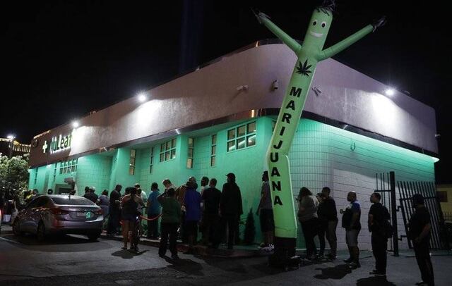 Largas filas para comprar marihuana legal en Nevada