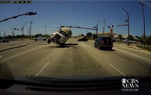 Conductor sobrevive a impresionante accidente
