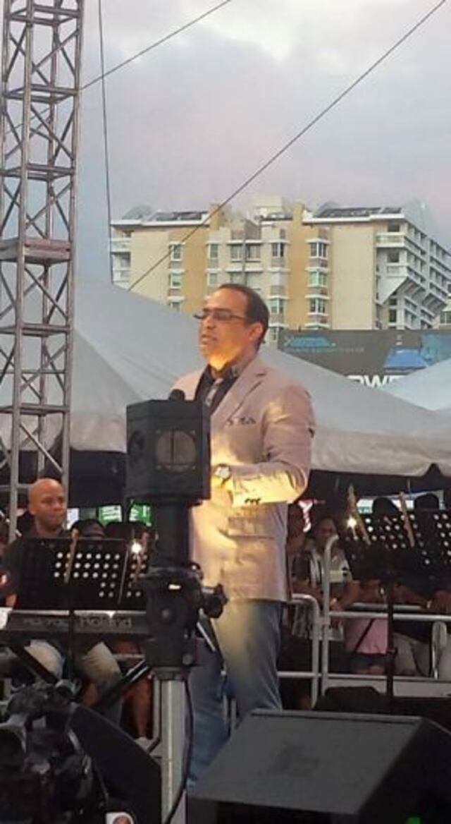 Llenan de laureles a Gilbertito en Día Nacional de la Salsa