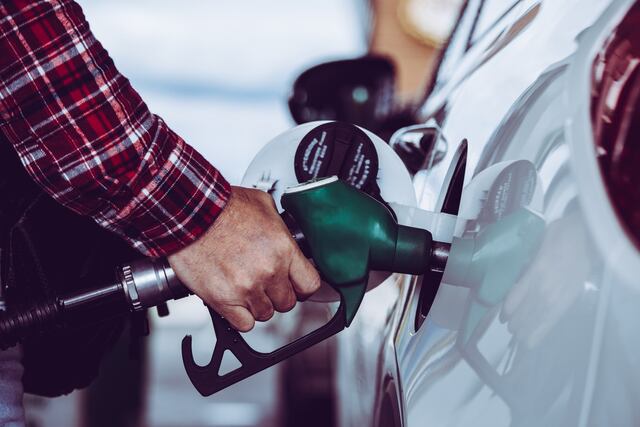 Hasta en 95 centavos la gasolina regular para este martes, según DACO