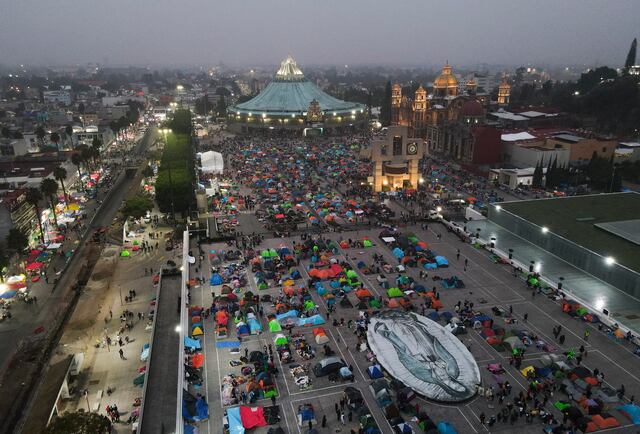Fotos: Al son de “Las Mañanitas” miles de mexicanos honran a la Virgen de Guadalupe