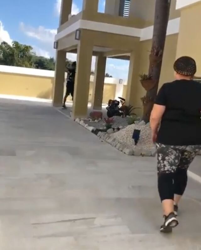 Ozuna se bota con su madre: le regala lujosa casa