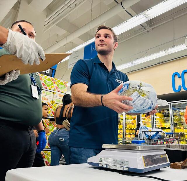 DACO refuerza inspecciones en supermercados y colmados para garantizar peso correcto de los pavos