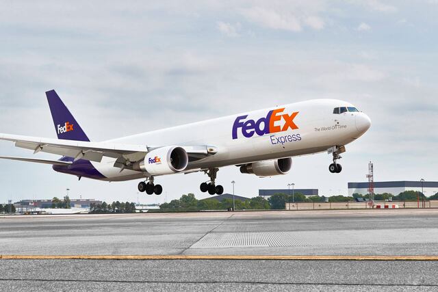 Comienza FedEX transporte masivo de vacunas COVID-19