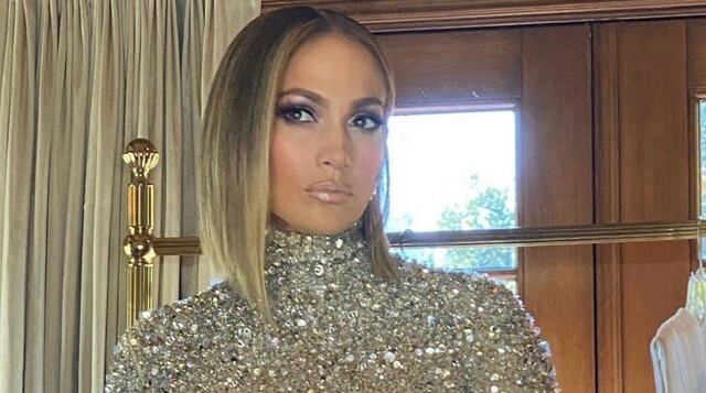 Jennifer Lopez sorprende con un nuevo look después de su presentación en el Super Bowl