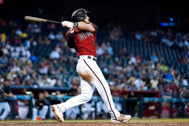Diamondbacks vence 5-4 a Rockies