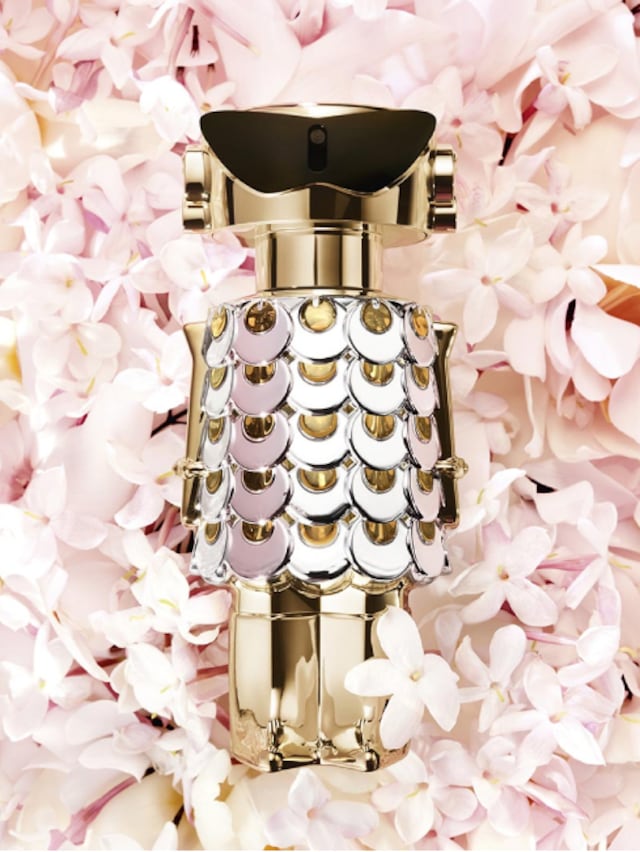 Paco Rabanne rinde homenaje a una nueva era de feminidad