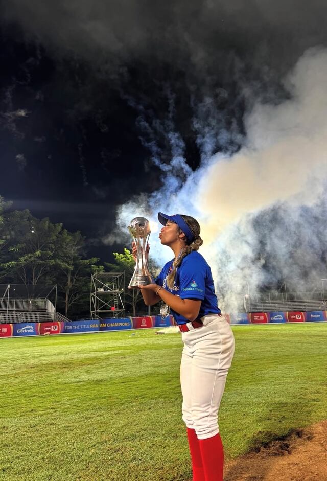 Alexis Bermúdez gana en su debut en la Liga Mexicana de Sóftbol