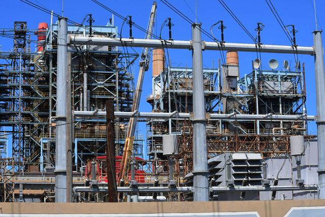 Miles se quedan sin luz por relevos de carga en la mañana del lunes