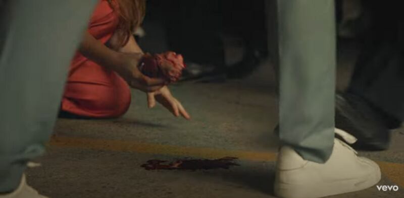 La artista fue muy clara con las referencias a su corazón.- Captura de pantalla Shakira Youtube Oficial