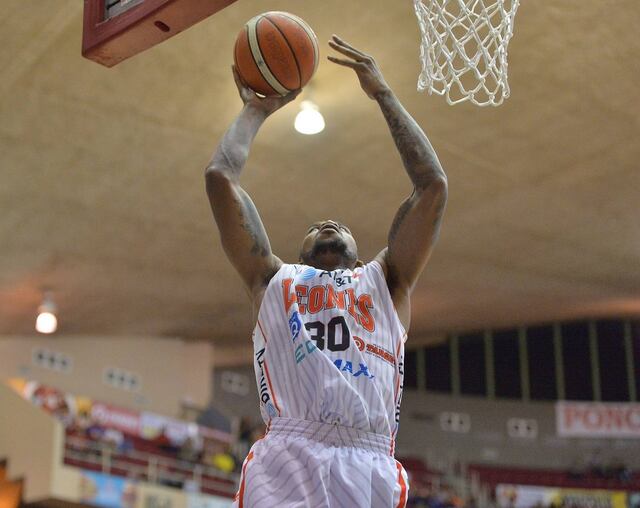 Carlos Emory firma con equipo del Líbano