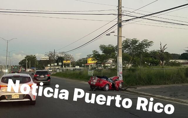 Muere mujer tras impactar auto y un poste en Arecibo