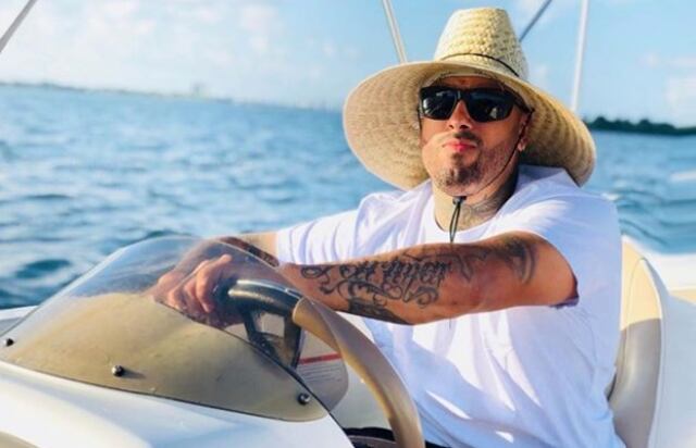 Nicky Jam le canta 'Feliz Navidad' a sus seguidores