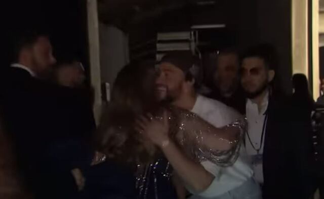 VIDEO: Así fue el abrazo entre Bad Bunny y Jennifer López en los Grammy