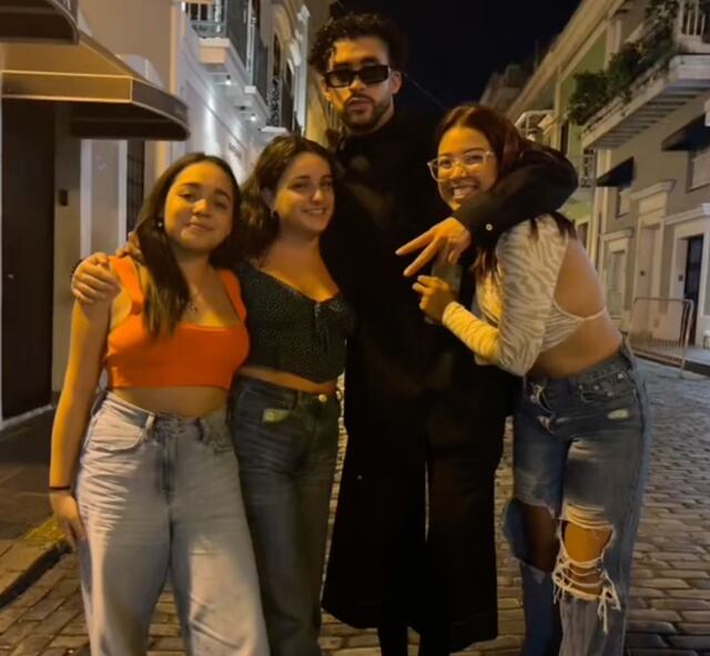 Grupo de amigas se encuentra a Bad Bunny en el Viejo San Juan