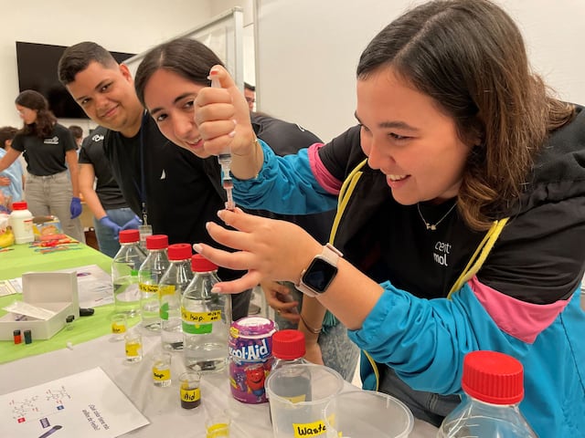Estudiantes conocen sobre la sustentabilidad ambiental en el Centro Molecular de la UPR