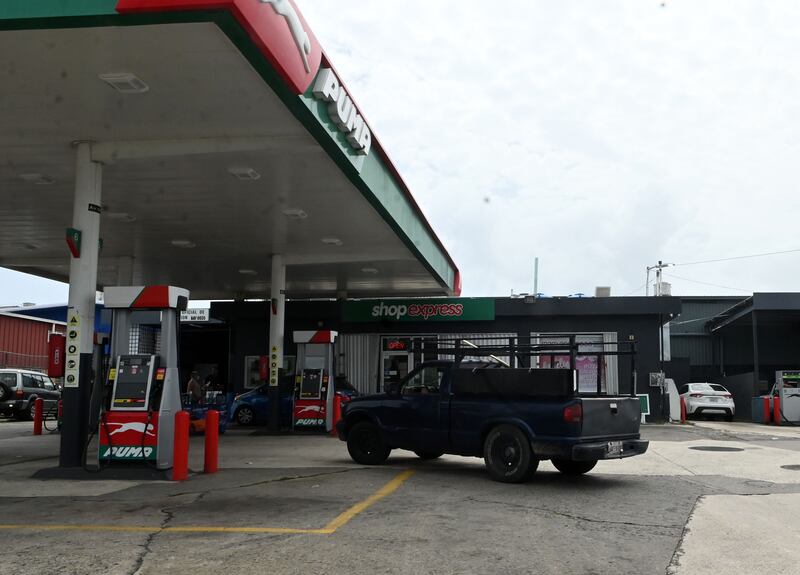 Archivo. Altos precios de gasolina. Cataño. Metro PR 17 de junio de 2022 foto: Dennis A. Jones