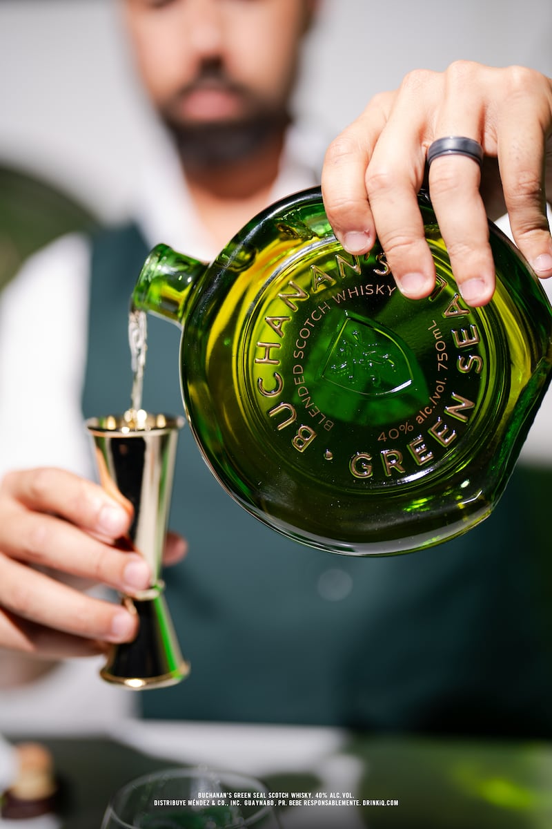 La nueva propuesta incorpora un single malt de Glen Elgin y fue presentada durante una experiencia que combinó música, cultura y celebración en el Viejo San Juan.