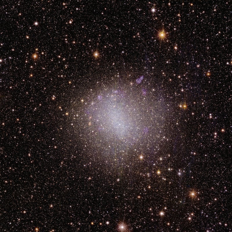 Galaxia irregular NGC 6822. T