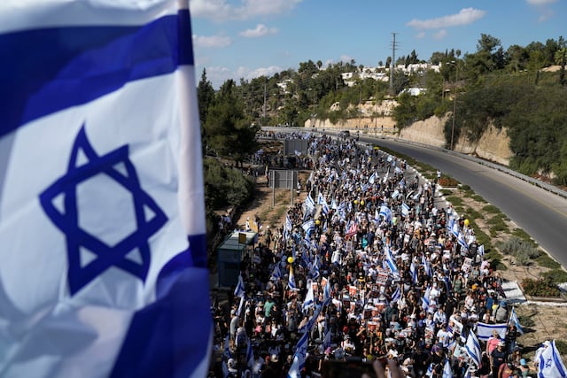 Israelíes marchan desde Tel Aviv hasta Jerusalén para exigir libertad de rehenes retenidos por Hamás