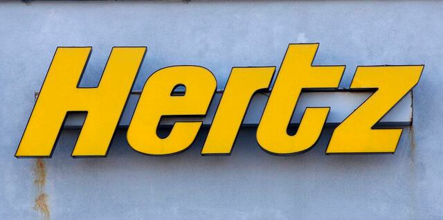 Hertz comprará 100,000 vehículos eléctricos a Tesla