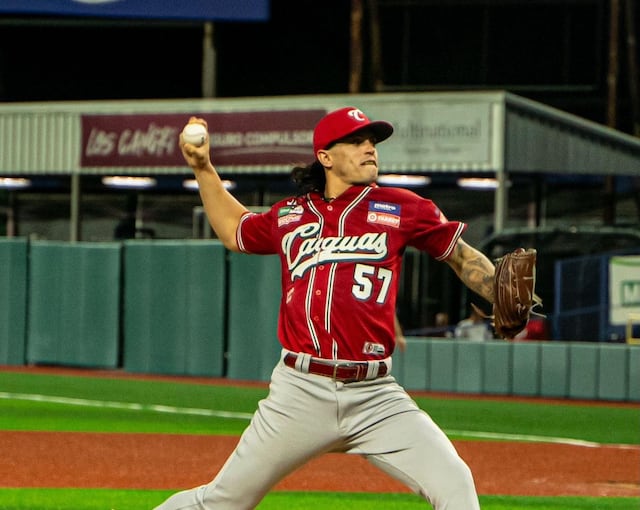 Criollos de Caguas y Carolina logran triunfos el martes en la pelota invernal