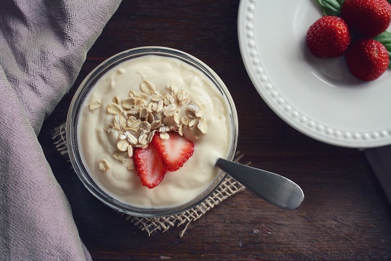 El yogur es un alimento saludable y bajo en calorías. Foto: Aline Ponce en Pixabay