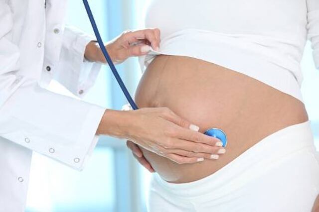 Mujer asegura que farmacéutico se negó a venderle pastillas para abortar