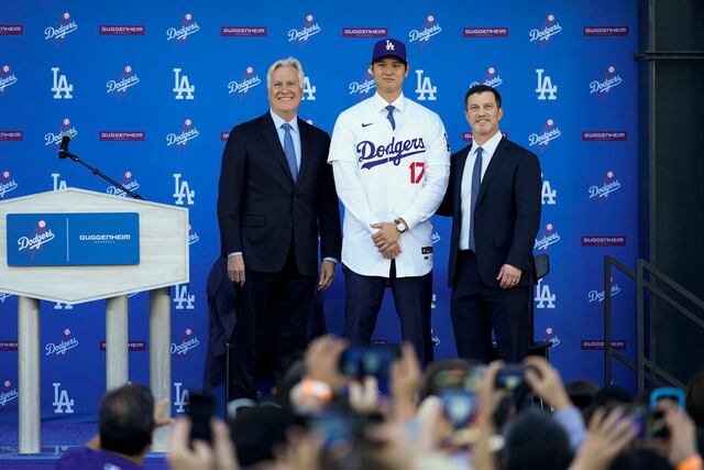 Shohei Ohtani le regala un Porsche a la esposa de Joe Kelly por su número 17 con los Dodgers