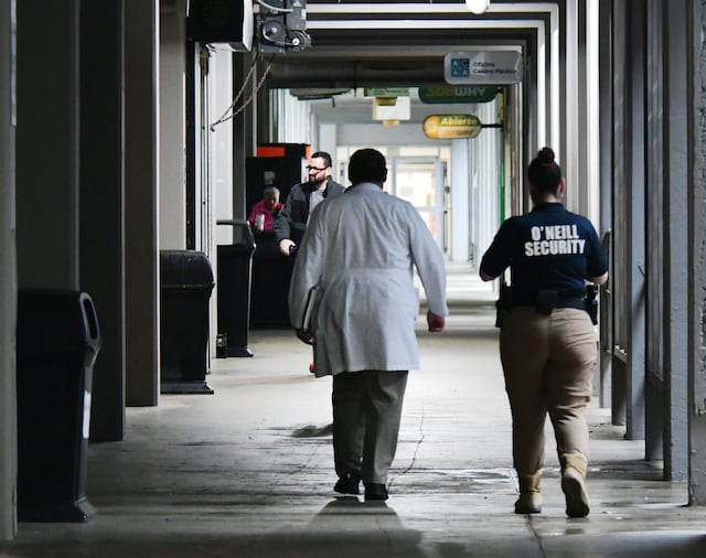 Hospitales y centros 330 operan con generadores durante apagón