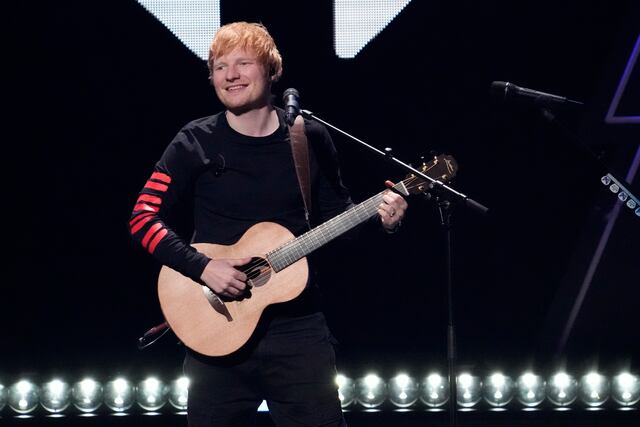 Ed Sheeran sorprende en Nueva York con un concierto gratuito en plena calle