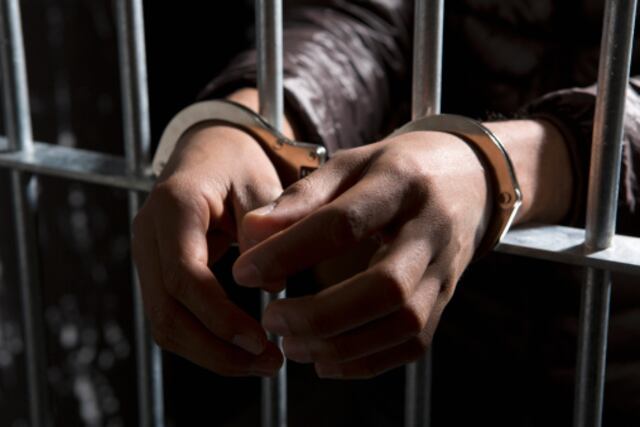 Hombre de 35 años arrestado por explotación sexual de menor