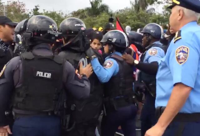Policía asegura que no usa gases lacrimógenos